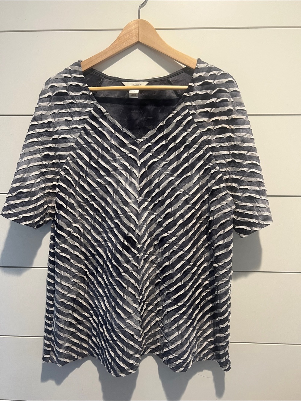 CJ Banks Black and White Textured V-Neck Top